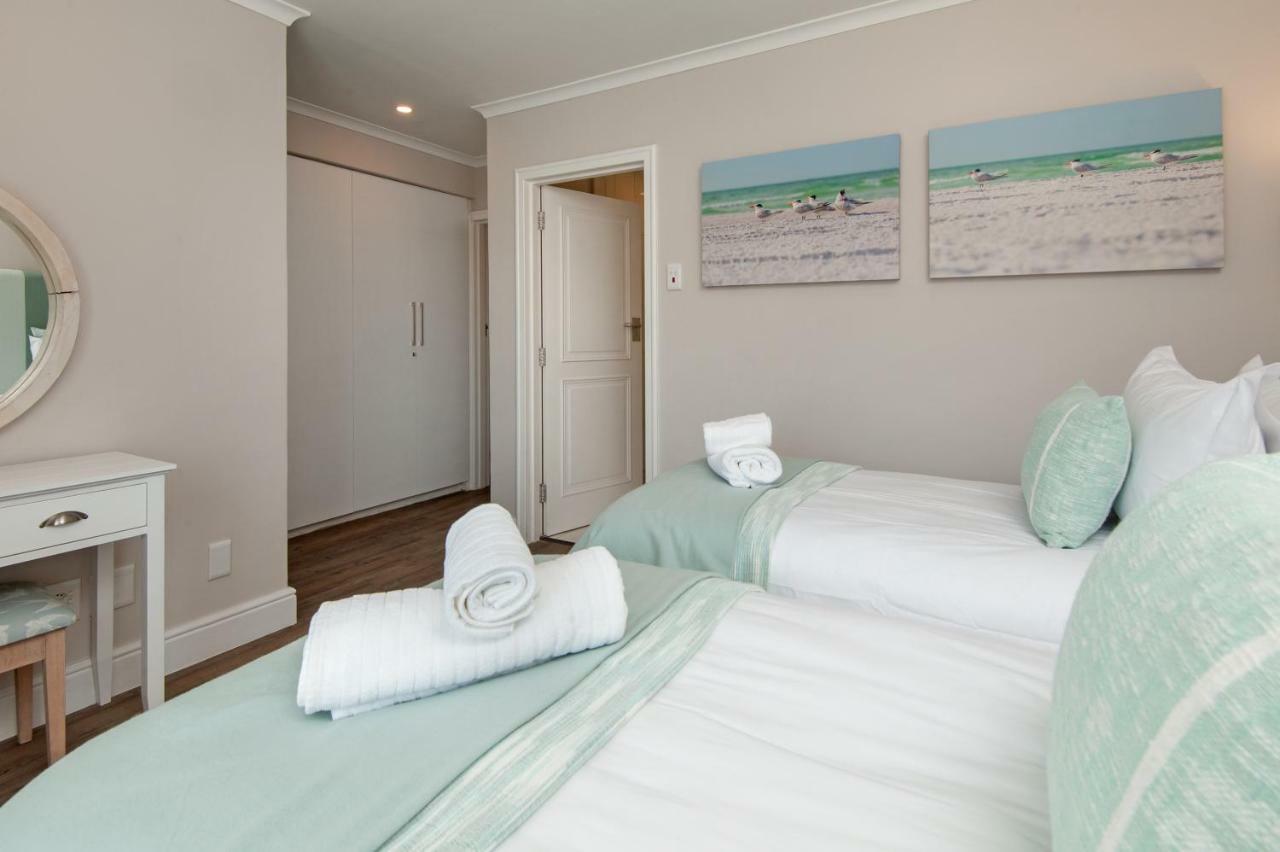 The Sun, Whales & Waves - Seafront Apartment Херманус Екстериор снимка